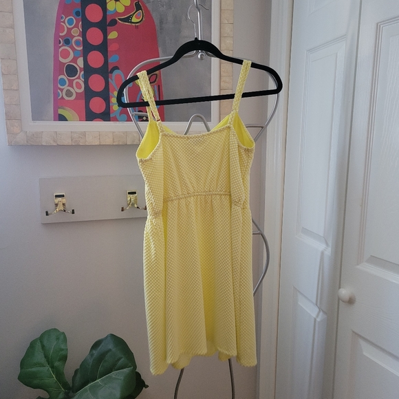 Yellow Polka-dot Dress - Sweetheart Neckline - Picture 5 of 9